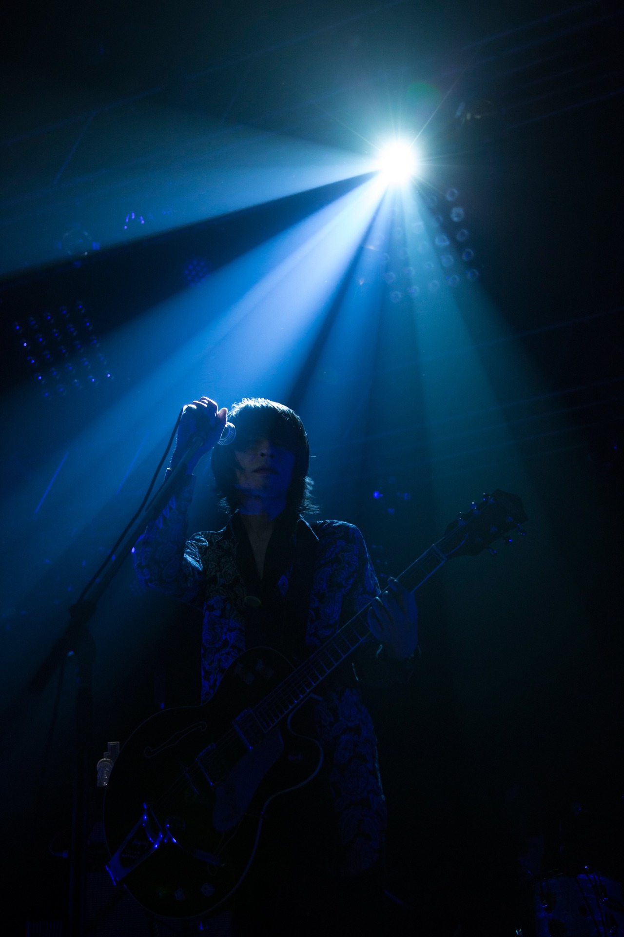 「TOUR 2017“NOMAD”」11月25日のZepp DiverCity TOKYO公演でのチバユウスケ（Vo, G）。（撮影：新保勇樹）