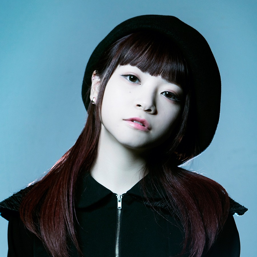YUiNA EMPiRE