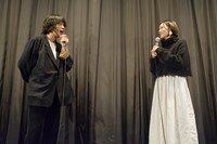 峯田和伸（銀杏BOYZ）と臼田あさ美。