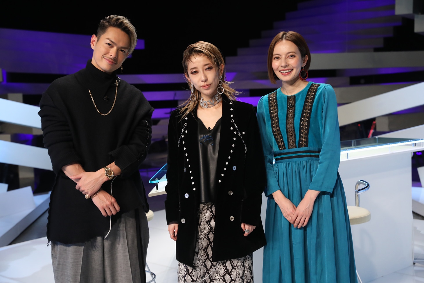 左から今市隆二、加藤ミリヤ、ベッキー。