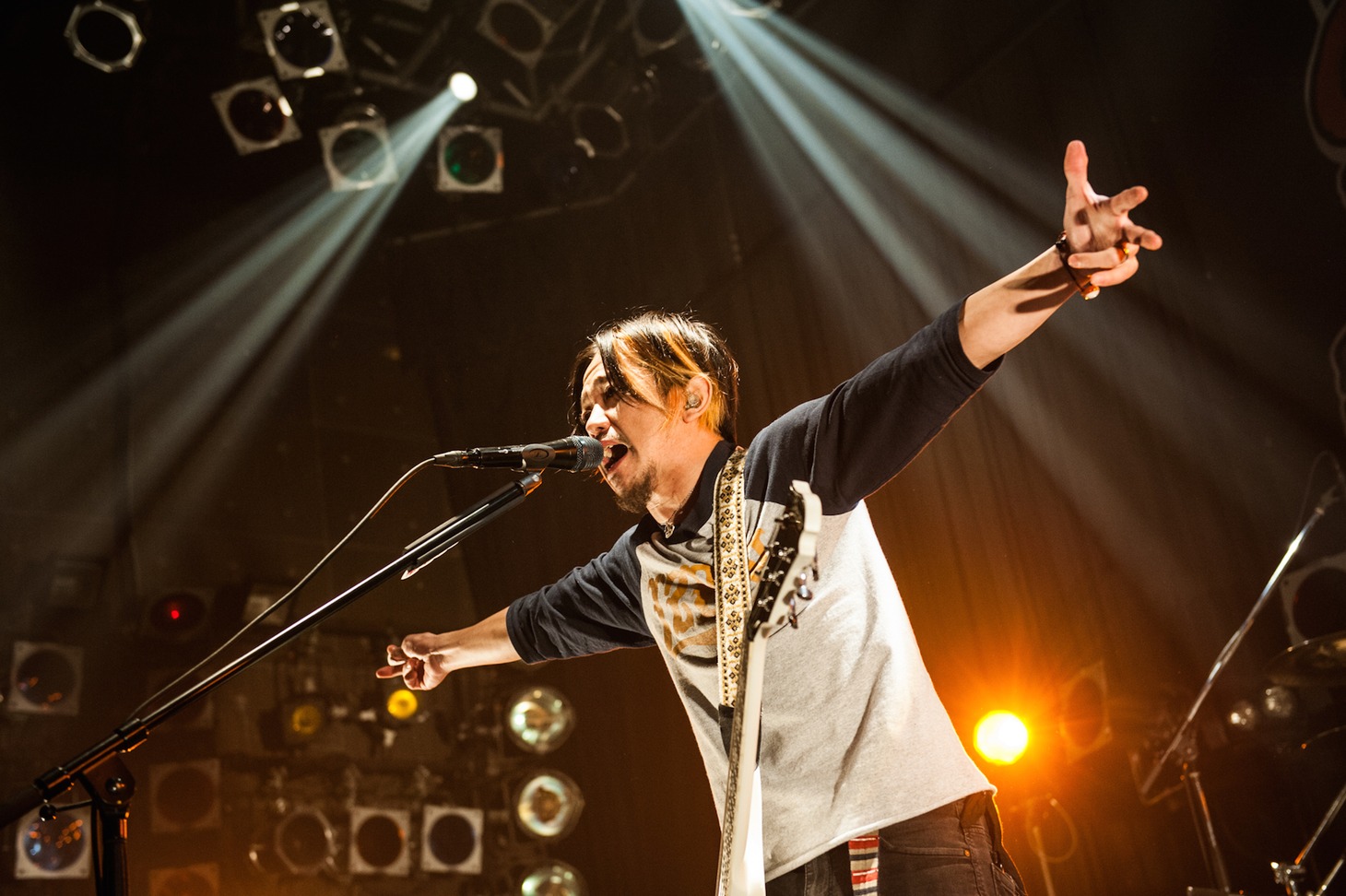 w-shun（Vo, G / KNOCK OUT MONKEY）（Photo by manaty）