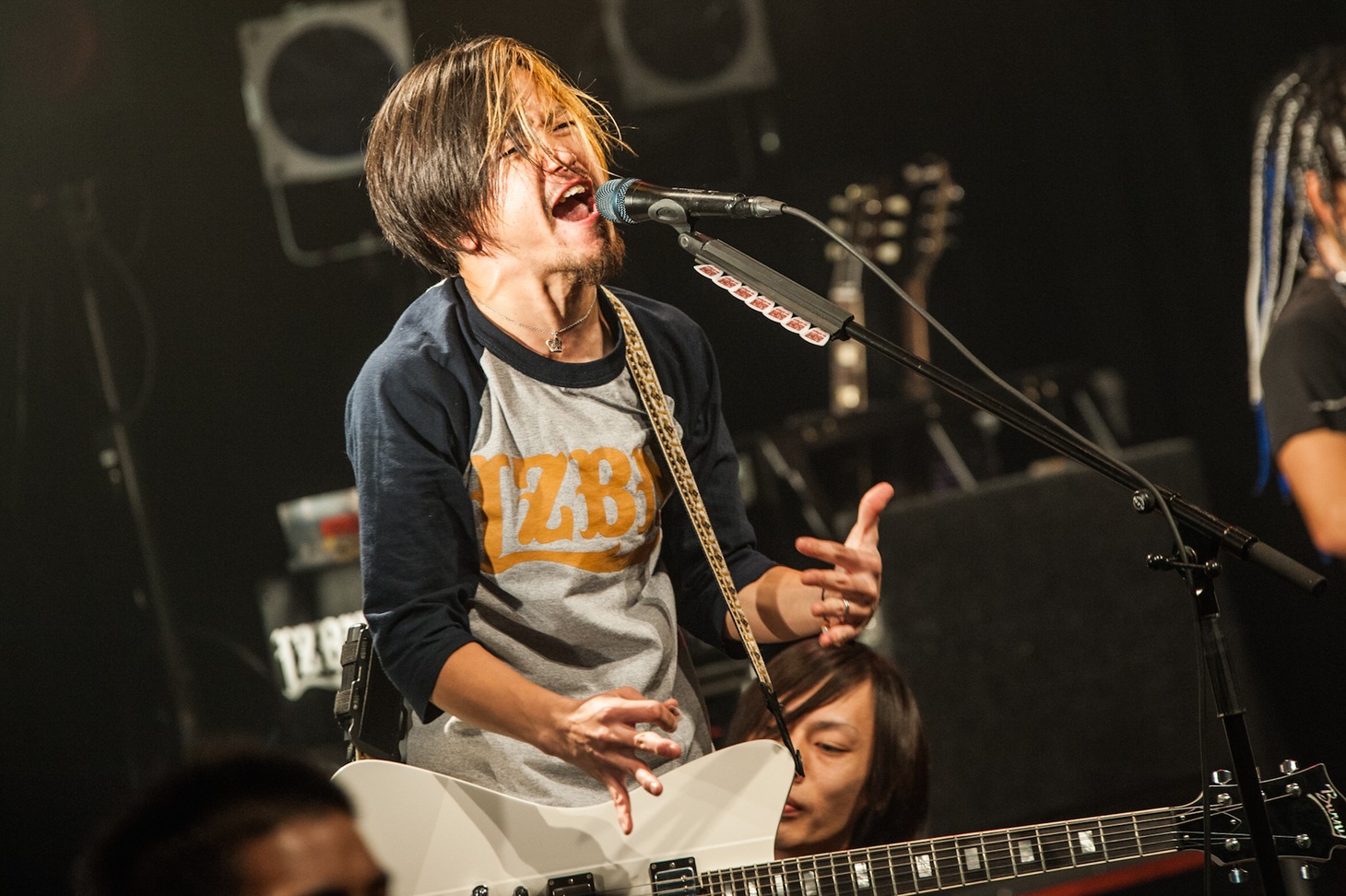 w-shun（Vo, G / KNOCK OUT MONKEY）（Photo by manaty）