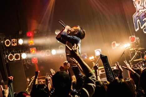 w-shun（Vo, G / KNOCK OUT MONKEY）（Photo by manaty）