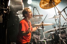 ドウメンヨウヘイ（Dr, Cho / HOTSQUALL）（Photo by manaty）