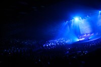 「amazarashi 秋田ひろむ 弾き語りライブ 理論武装解除」12月6日公演の様子。（撮影：木村篤史）