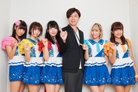 煌めき☆アンフォレントと岸田メル（右から3番目）。