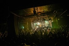 「SIX LOUNGE ONEMAN "LOVE"」東京・渋谷CLUB QUATTRO公演の様子。（撮影：夏目圭一郎）