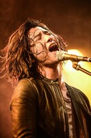 ヤマグチユウモリ（G, Vo）（撮影：夏目圭一郎）