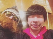 笑顔の西中島きなこ(左)、吉田靖直(右)。