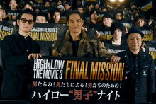 左から井浦新、AKIRA、久保茂昭監督。