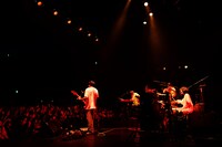 「入院ツアー」12月3日の東京・TSUTAYA O-EAST公演の様子。
