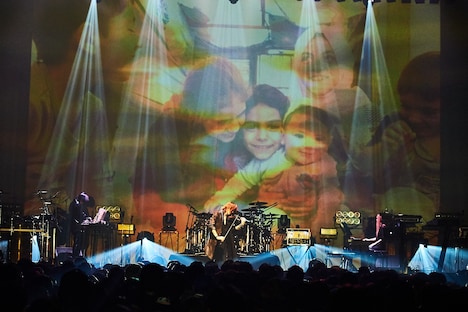 「SUGIZO TOUR 2017 Unity for Universal Truth」Zepp Tokyo公演の様子。（撮影：田辺佳子）