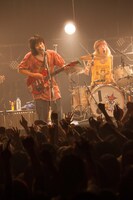 爆弾ジョニー「SUPER BAKUDANIUS」の様子。（撮影：新保勇樹）