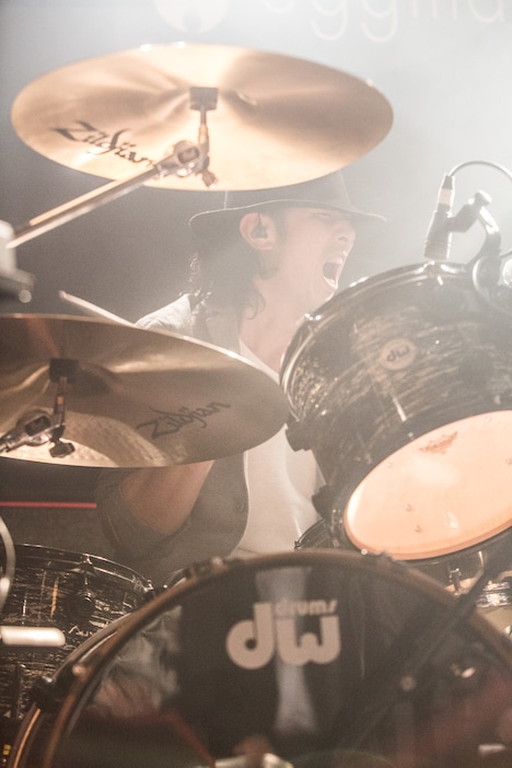 ZAX（Dr）（Photo by Daisuke Ishizaka[Hatos]）