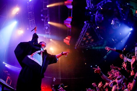 THE ORAL CIGARETTES「唇ワンマン2017 AUTUMN『Diver In the BLACK Tour』」東京・新木場STUDIO COAST公演の様子。（Photo y Viola Kam（V'z Twinkle Photography））