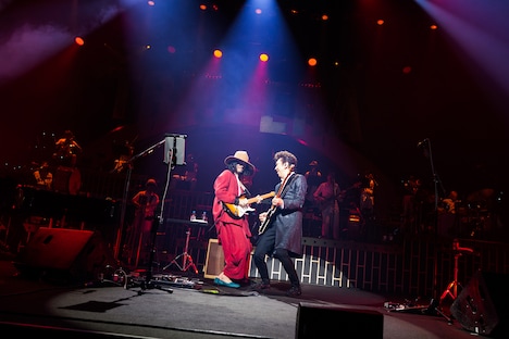 左から大橋トリオ、布袋寅泰。（Photo by Yuusuke Katsunaga）