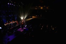 近藤晃央「近藤晃央 ONE MAN TOUR『damp sigh is sign』」東京・東京キネマ倶楽部公演の様子。（写真提供：アリオラジャパン）