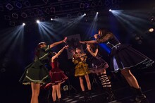 マジカル・パンチライン「DANCE DANCE ROMANCE: PART I」の様子。（写真提供：ポニーキャニオン）