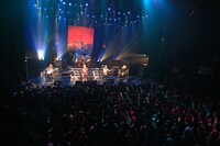 12月10日の東京・マイナビBLITZ赤坂公演の様子。（撮影：金丸雅代）