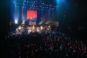 12月10日の東京・マイナビBLITZ赤坂公演の様子。(撮影:金丸雅代)