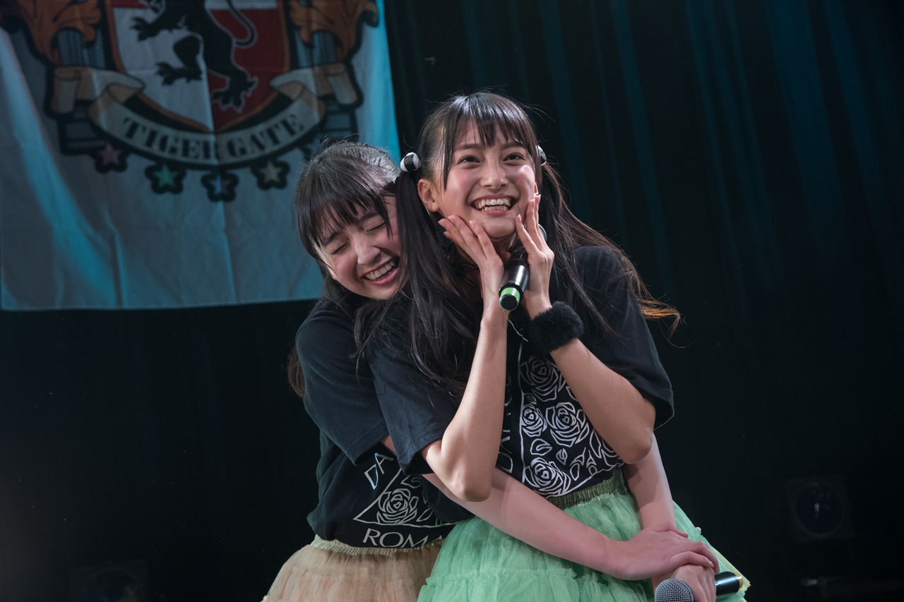 左からヒマワリ、リーナ。（写真提供：ポニーキャニオン）