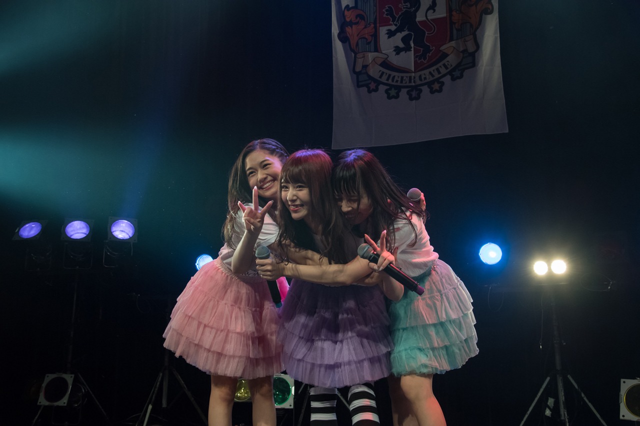 左からアンナ、レナ、ユーナ。（写真提供：ポニーキャニオン）