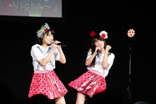 リーフシトロン「青春ペダル」を歌う雨宮かのん（左）と葉月智子（右）によるリーフレイン。（撮影：笹森健一）