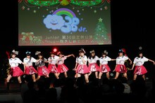 安室奈美恵「a walk in the park」をパフォーマンスする愛来と3B juniorのメンバー。（撮影：笹森健一）