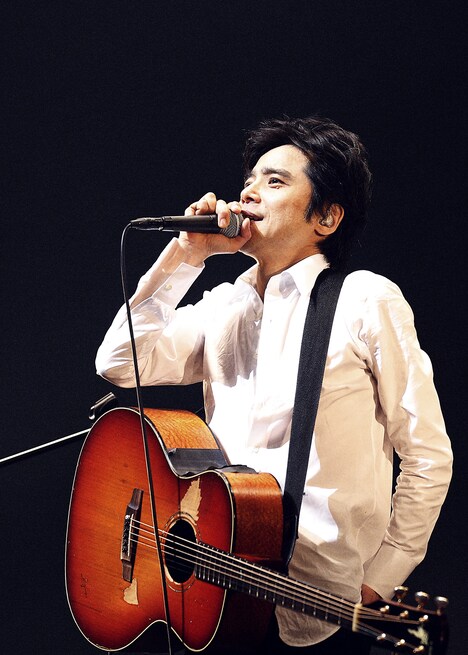 宮本浩次（Vo, G）（撮影：岡田貴之）