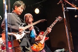 「ヒカシューの絶景クリスマス」より、左から平沢進、三田超人(ヒカシュー)。(Photo by MASAAKI IKEDA /SOUL GRAPH)