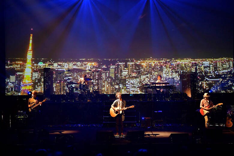 「あっち、こっち、そっち、わっちツアー 2017 ～感情百景～」神奈川・パシフィコ横浜公演の様子。（写真提供：EPICレコードジャパン）