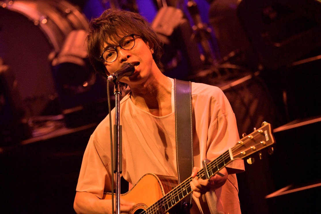 橋口洋平（Vo, G）（写真提供：EPICレコードジャパン）