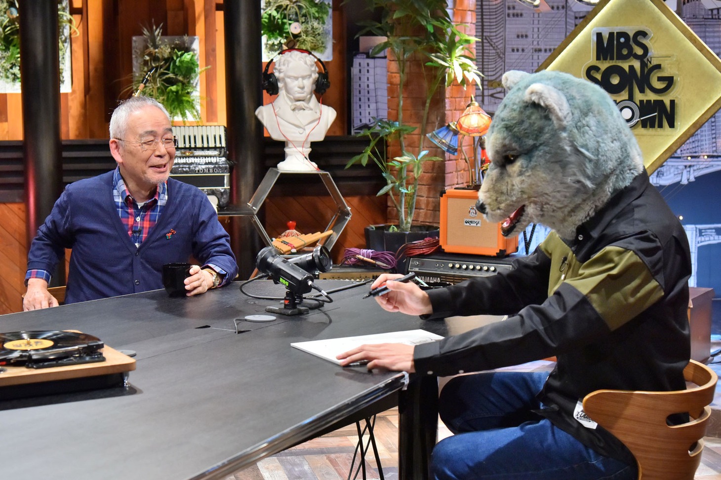 角淳一とJean-Ken Johnny（MAN WITH A MISSION）。(c)MBS