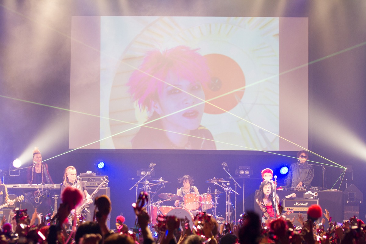 hideバンドセッションの様子。(c)HEADWAX ORGANIZATION CO.,LTD.（Photo by nonfix creative［HIROYUKI UENO / HITOMI KATADA］）