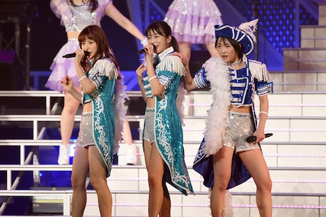 モーニング娘。'17「モーニング娘。誕生20周年記念コンサートツアー2017秋～We are MORNING MUSUME。～工藤遥卒業スペシャル」東京・日本武道館公演の様子。