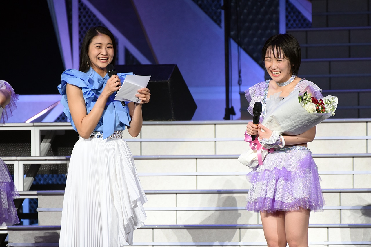 左から和田彩花、工藤遥。