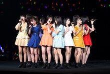 モーニング娘。'17「モーニング娘。誕生20周年記念コンサートツアー2017秋～We are MORNING MUSUME。～工藤遥卒業スペシャル」東京・日本武道館公演の様子。