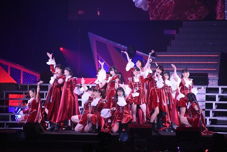 モーニング娘。'17「モーニング娘。誕生20周年記念コンサートツアー2017秋～We are MORNING MUSUME。～工藤遥卒業スペシャル」東京・日本武道館公演の様子。