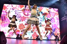 左から今井マイ、木村ミサ、椎名エル。