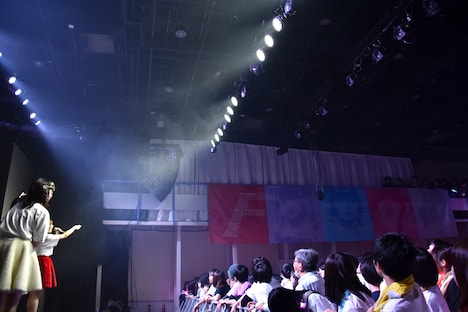 むすびズムのライブ全行程が記された横断幕。