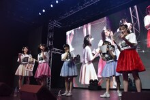 むすびーズからのサプライズに驚くむすびズム。