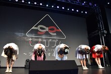 最後の挨拶をするむすびズム。