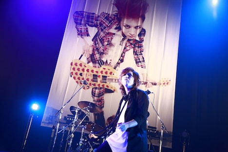 義彦（Vo / heidi.）(c)HEADWAX ORGANIZATION CO.,LTD.（Photo by nonfix creative［HIROYUKI UENO / HITOMI KATADA］）