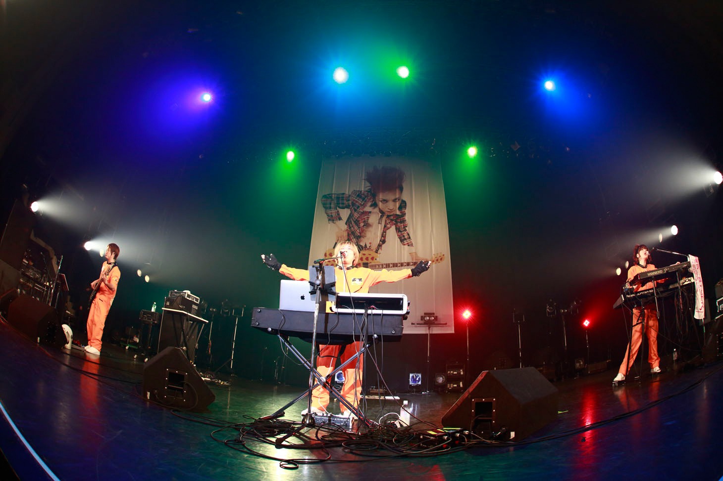 SPEED OF LIGHTS(c)HEADWAX ORGANIZATION CO.,LTD.（Photo by nonfix creative［HIROYUKI UENO / HITOMI KATADA］）