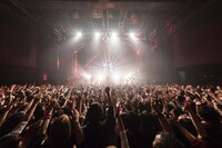 ミオヤマザキ「ミオヤマザキ2017全国ワンマンツアー『Contagion』」の様子。