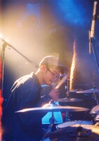 柳澤豊（Dr / MONO NO AWARE）（撮影：マスダレンゾ）