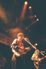 玉置周啓（G, Vo / MONO NO AWARE）（撮影：マスダレンゾ）