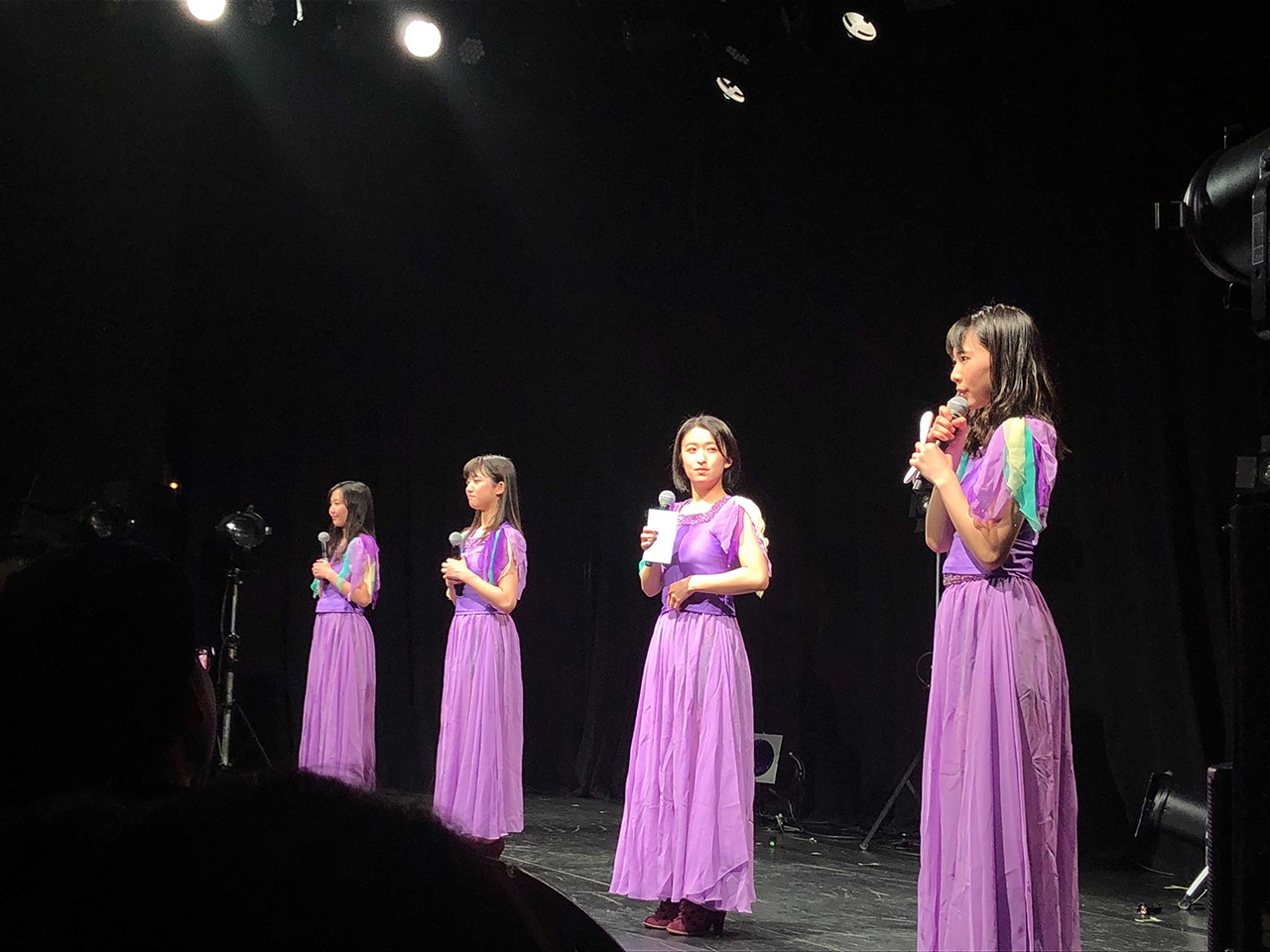 東京女子流「復刻版！定期ライブ」2017年12月11日公演の様子。（写真提供：エイベックス）