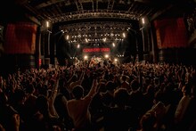 「COUNTRY YARD presents TOUR 2017 -THIS IS COUNTRY YARD- TOUR FINAL ONEMAN」の様子。（Photo by Takashi “TAKA” Konuma）