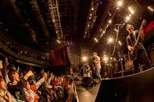 「COUNTRY YARD presents TOUR 2017 -THIS IS COUNTRY YARD- TOUR FINAL ONEMAN」の様子。（Photo by Takashi “TAKA” Konuma）
